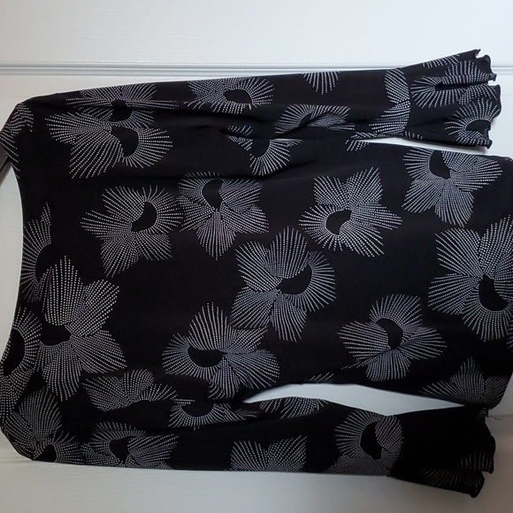 Susan Lawrence two-piece top and skirts. A lovely lightweight flowy Fabric. - Picture 4 of 8